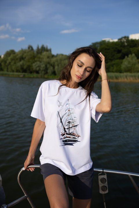 Футболка жіноча біла з вишивкою "Вітрила" 5563 фото