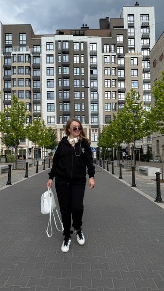 Жіночий костюм літній чорний з квітковою вишивкою 3672 фото