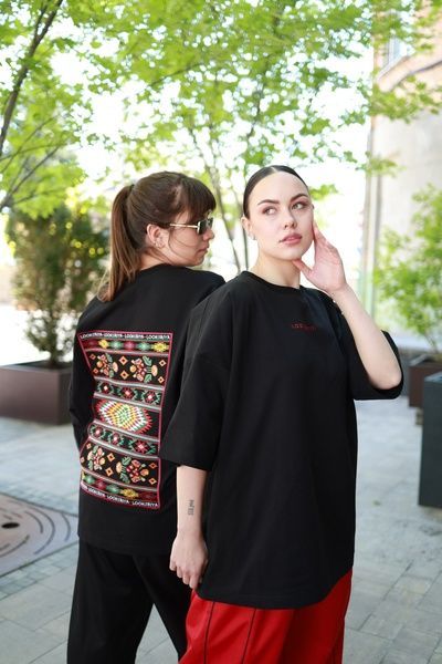 Футболка жіноча чорна з гуцульською вишивкою &ldquo;Килим&rdquo; 3076 фото